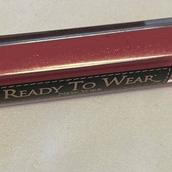 READY TO WEAR LUREX LIPS LIPGLOSS COLOR #15 Pink Kisses FULL SIZE - NEW - Picture 6 of 8